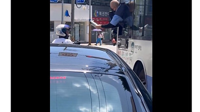 부산에서 오토바이 타면서 담배피면 생기는 일.jpg