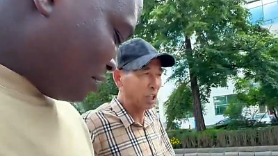 인종차별이다 vs 그냥 멍청해서 물어본거다