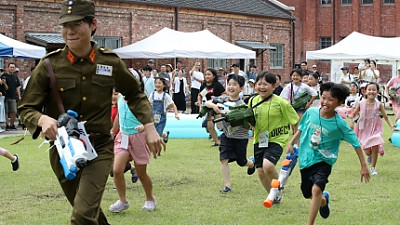 日 순사 향해 물총쏘기 기획한 서대문구, ‘반일 조장’ 논란에 돌연 취소